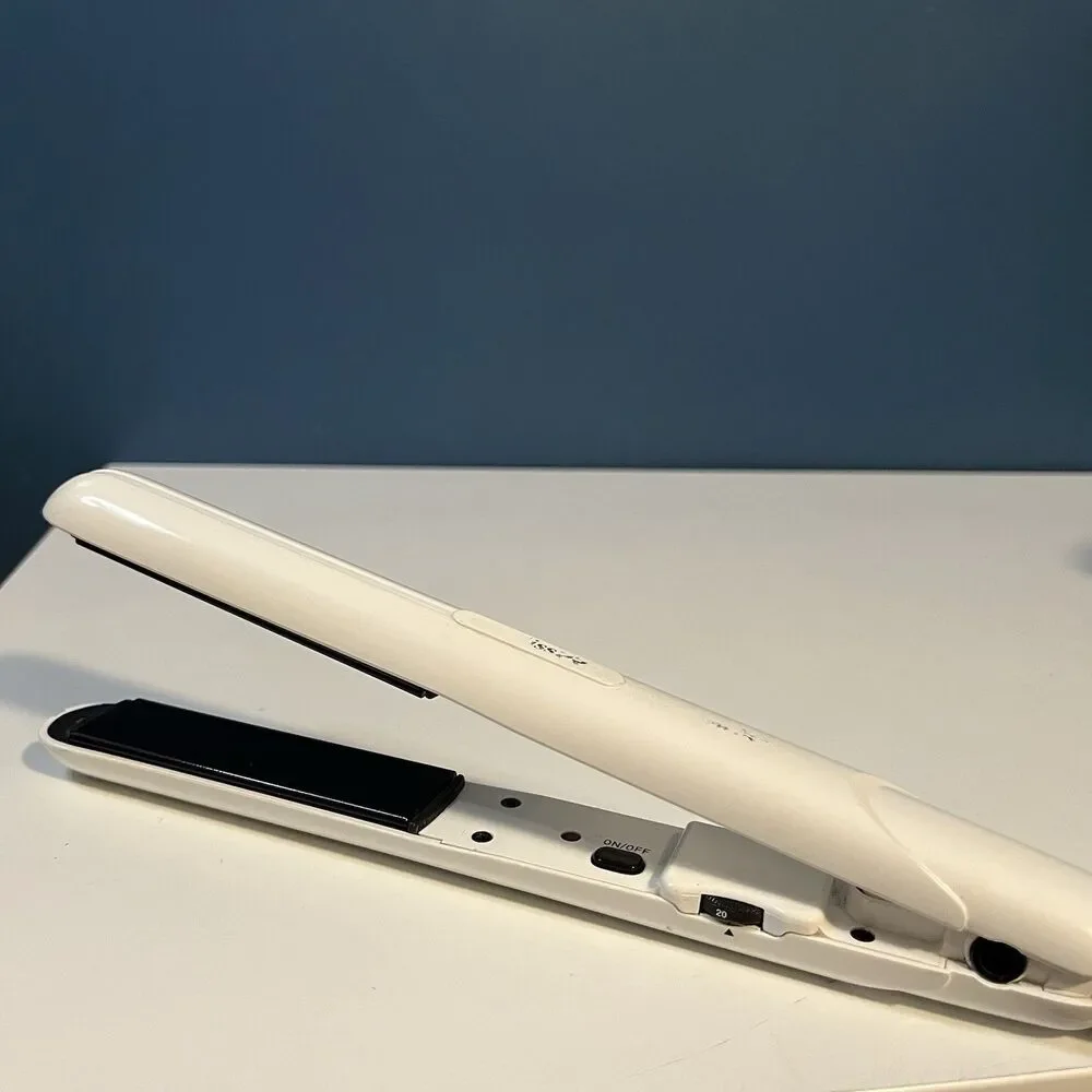 BaByliss White Ceramic Hair Straightener